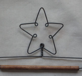 5 inch Star Wire Hanger With 0.25 inch Dowel