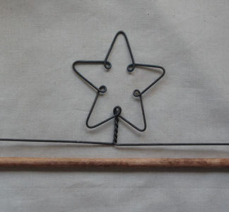 7.5 inch Star Wire Hanger With 0.25 inch Dowel