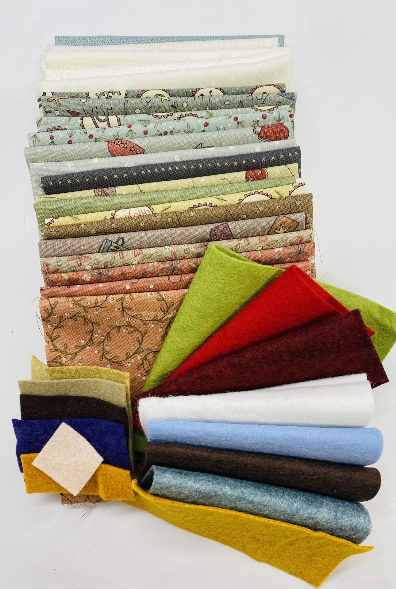 Merry Christmas Wall Hanging by Hatched & Patched Pattern & fabric kit - Image 3