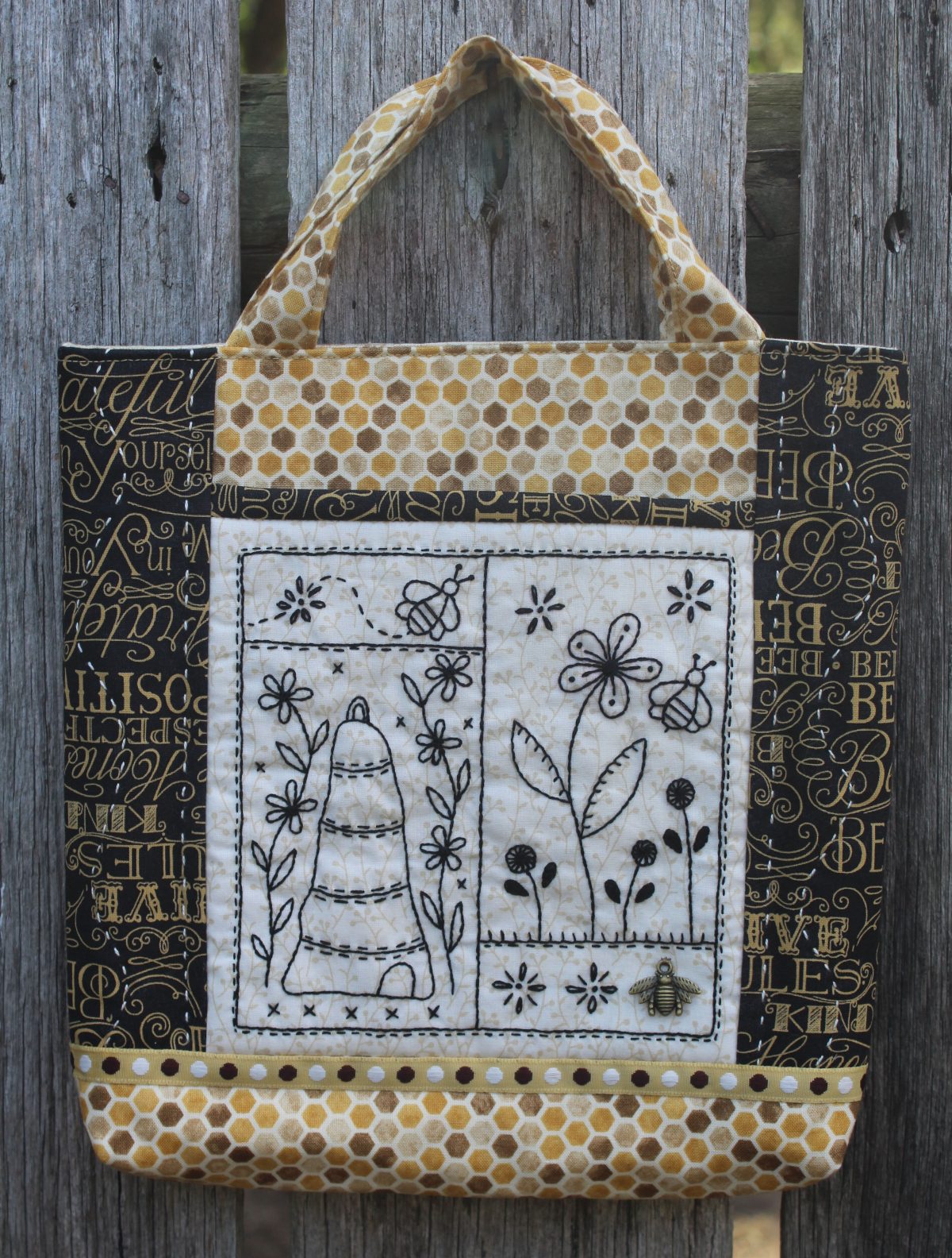 BEES IN THE GARDEN Bag pattern Coast & Country