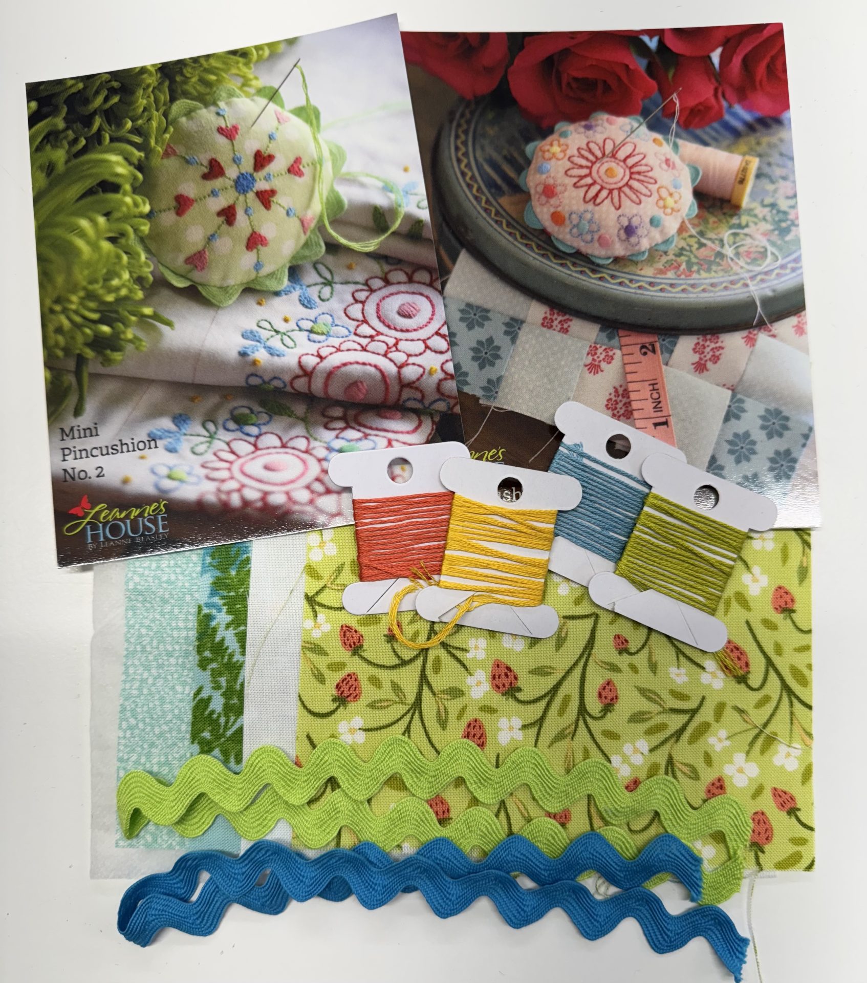 Mini Pincushions Stitchery Project Pack - Makes 2