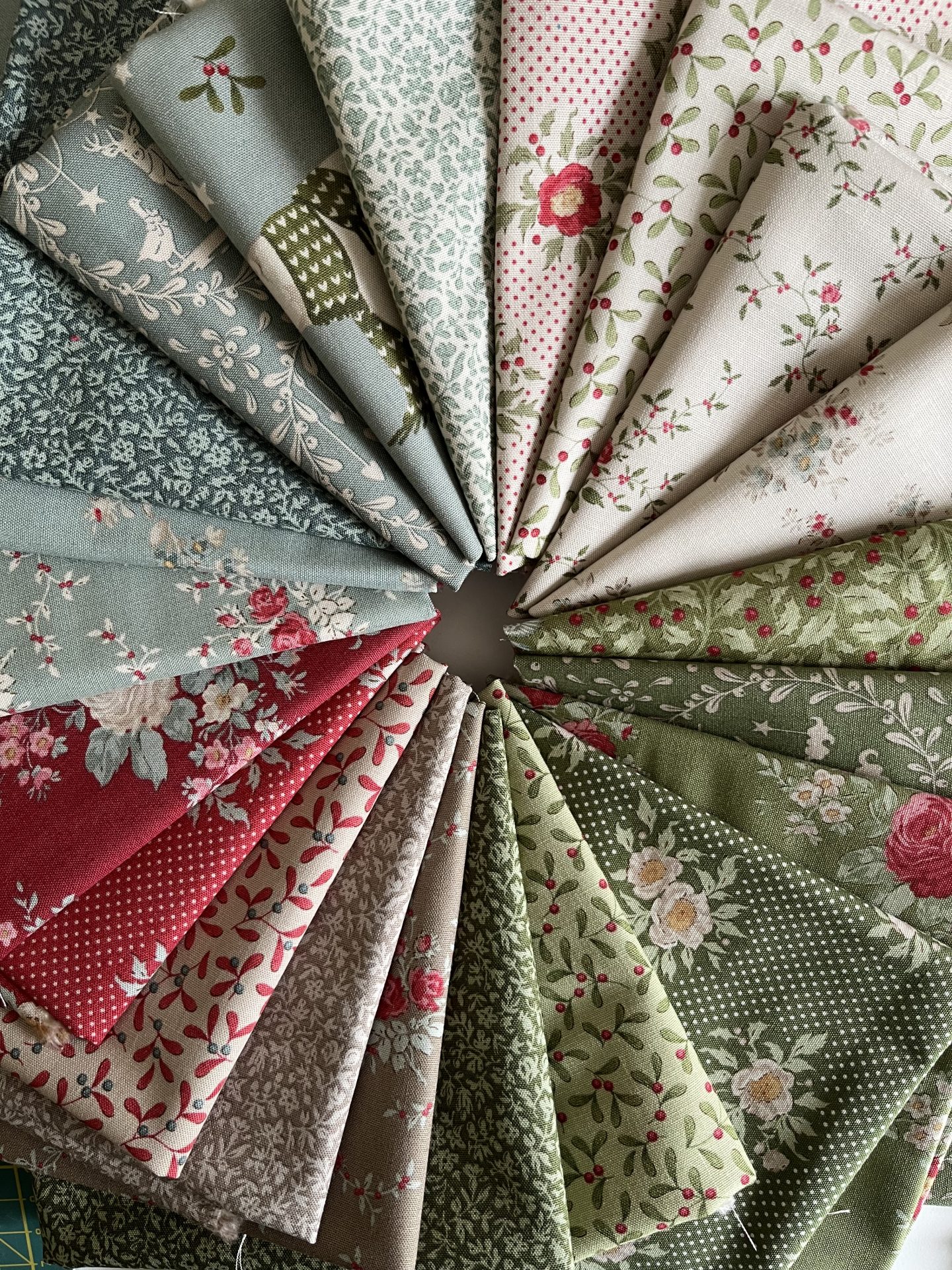 Tilda Merry Little Christmas, with Eve & Noel Blenders - Fat 1/4 Bundle 21 pieces